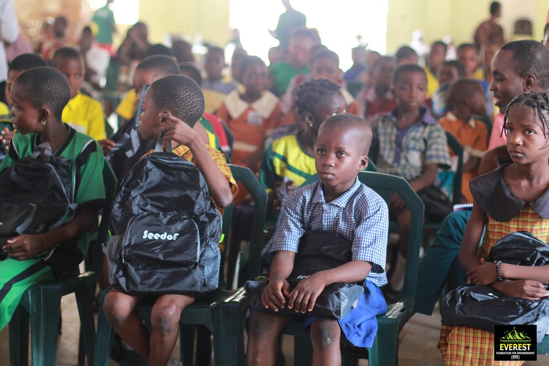 EFEmpowerment's tweet photo. Keynote speaker, Dr. Victor Odumuyiwa (AG Director, NITDA IT Hub, UNILAG), shared insights on AI's role in advancing knowledge. Mr. John Obasi of Everest Foundation presented the "5Ds to Quality Education" and delivered a lively rendition of his famous chorus, Student, Student. https://t.co/efLlsmxumy