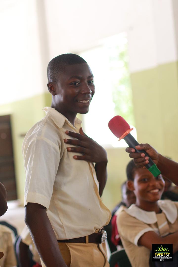 EFEmpowerment's tweet photo. The event included quizzes, sports, and donations of school bags, socks, uniforms, and books to 52 students from primary &amp; secondary schools. It ended with pictures and refreshments, marking a step forward in promoting education for all.
#Empowerment #InternationalDayOfEducation https://t.co/EPD6euWtcW