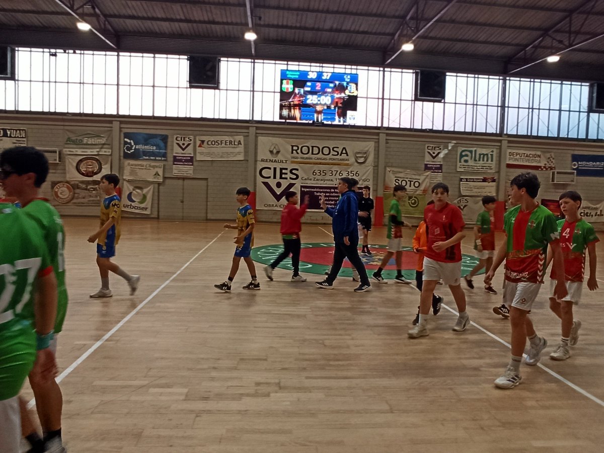 CB_ChapelaWeb's tweet photo. Irregular encontro dos infantís masculinos fronte o Tui. Momentos de bo xogo con fases de desconcentración levaron os rapaces a caer derrotados (30-37). 
Non vos preocupedes, seguide traballando e aprendendo así!! 
#imoschapela #vermelloeverde #sonolasetta https://t.co/AvJiAkWO5O
