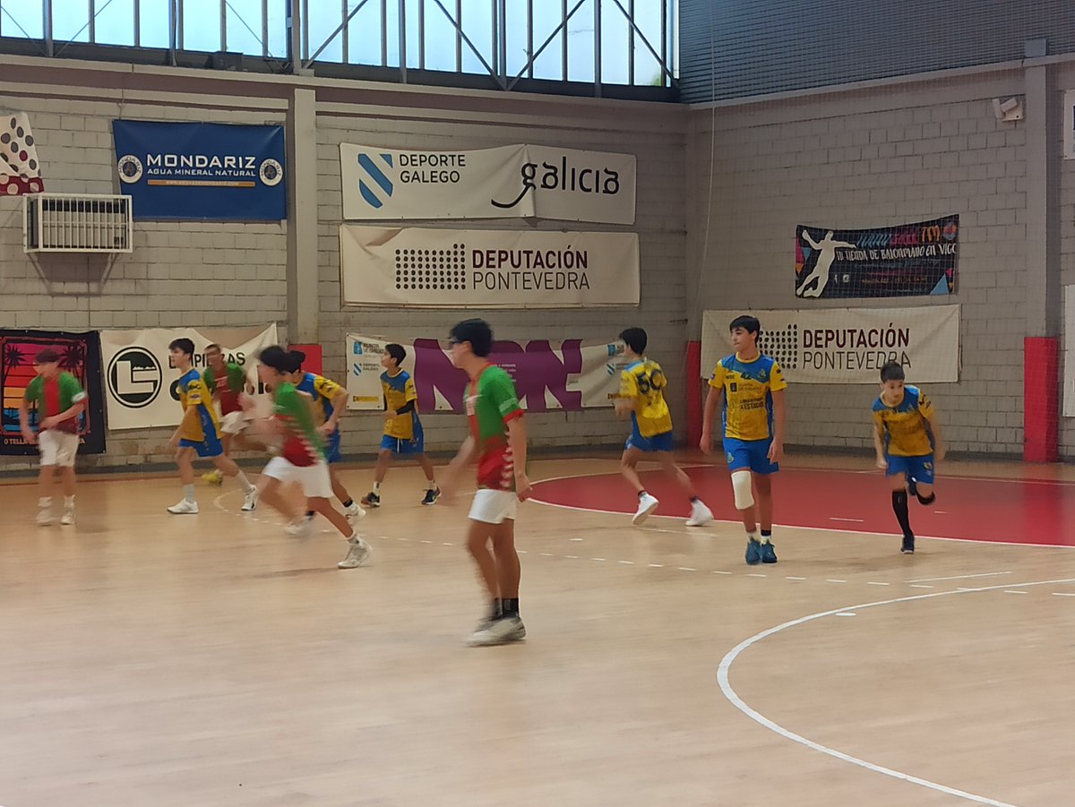 CB_ChapelaWeb's tweet photo. Irregular encontro dos infantís masculinos fronte o Tui. Momentos de bo xogo con fases de desconcentración levaron os rapaces a caer derrotados (30-37). 
Non vos preocupedes, seguide traballando e aprendendo así!! 
#imoschapela #vermelloeverde #sonolasetta https://t.co/AvJiAkWO5O