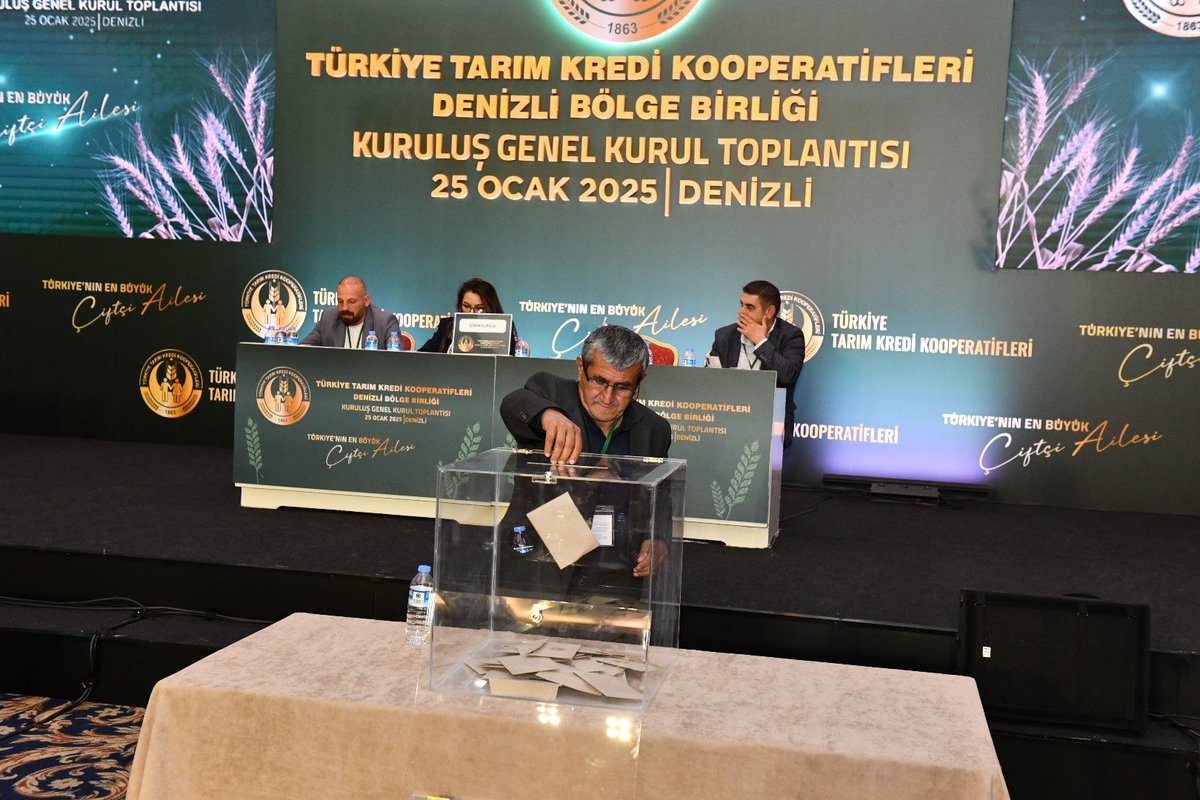 tarimkredi's tweet photo. Tarım Kredi Kooperatifleri Denizli Bölge Birliği Kuruluş Genel Kurul Toplantısı, Denizli Valisi Ömer Faruk Coşkun, Merkez Birliği Yönetim Kurulu Üyeleri ve Tarım Kredi Genel Müdürü Hüseyin Aydın'ın katılımıyla gerçekleşti. https://t.co/RZ1AEpZNVF