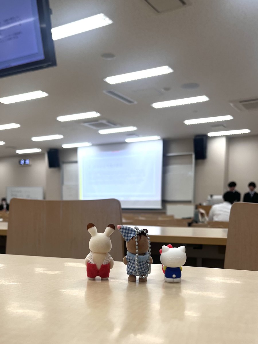 __ninjim's tweet photo. 卒論発表の見守り隊 https://t.co/hzbgzywsKS