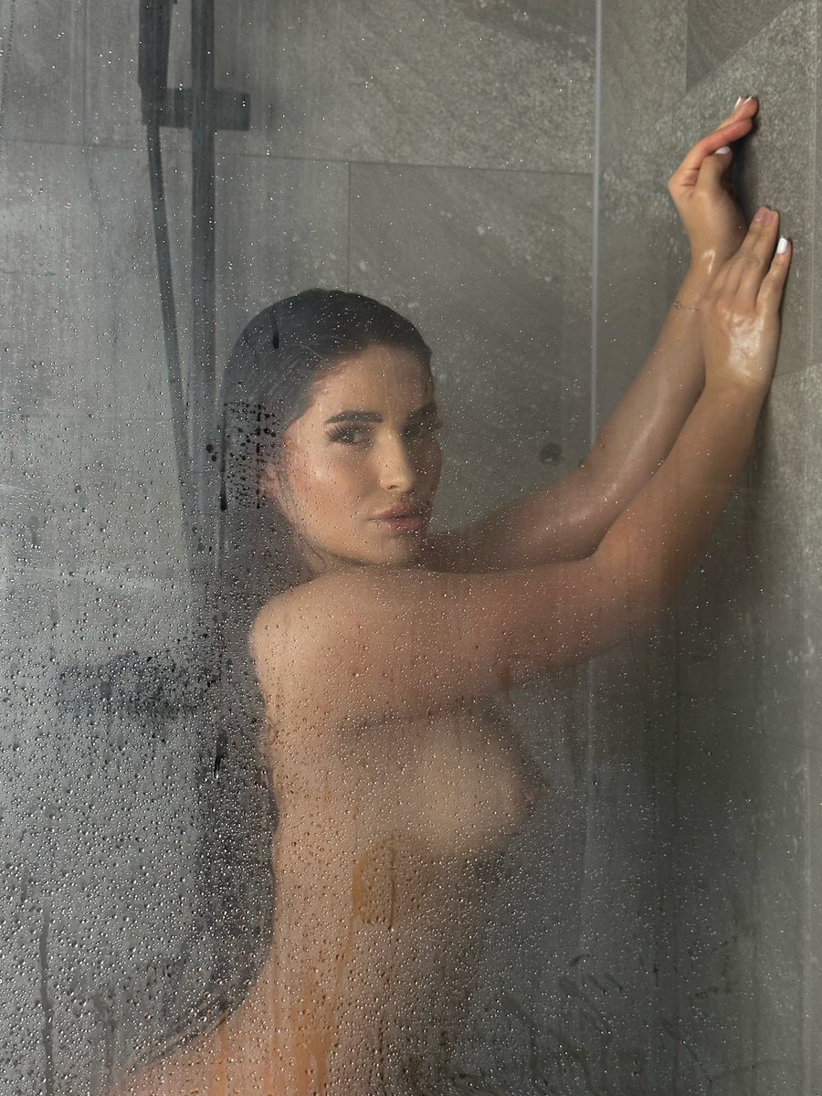 AntoRuxandra's tweet photo. #onlyfans #hot 

Enjoy the shower with me❤️🤤 https://t.co/EbJDqYfrEE