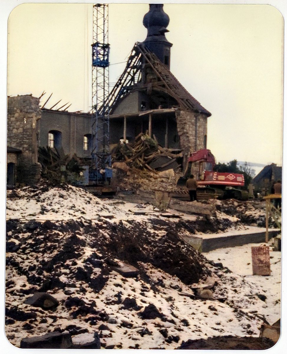 eichsfelderpost's tweet photo. Abriss der Rhumspringer Kirche im Jahr 1976, #Eichsfeld #Rhumspringe https://t.co/t52ukJYNt3