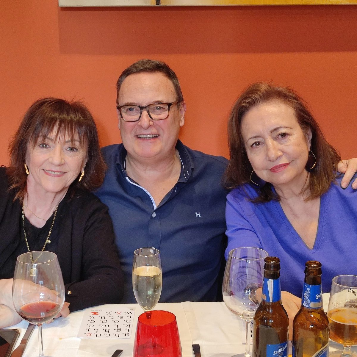 peparoma's tweet photo. Los viejos roqueros nunca mueren. Reencuentro de antiguos compañeros del grupo #Z. De #Interviu a @elperiodico o @EdicionesB_ tuvimos la suerte de trabajar para un grupo que hizo historia @pedropalacioss @blancarosaroca @juliapoza @josesanclemente @grupozeta https://t.co/pYuobBNT11