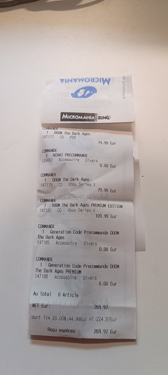 Phralia's tweet photo. Le seul qui m'a coûté plus de 200€ d'un seul coup , acheter du #doom chez @Micromania_Fr c'est une habitude, j'ai dû commander le collector sur le Bethesda Gear car exclusivité et par peur de ne pas l'avoir https://t.co/GX4YyGkvPJ