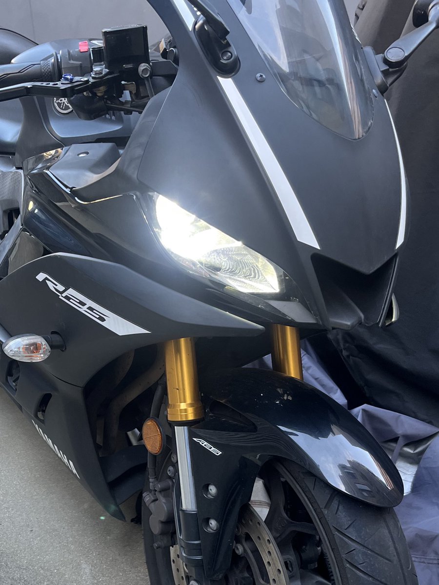 YZF R-25売りたいんだけど九州あたりで買い取ってくれる人いないかなあ…

ヘルメットとかインカムとかライダースジャケットとかもろもろ含めて35万くらいで…