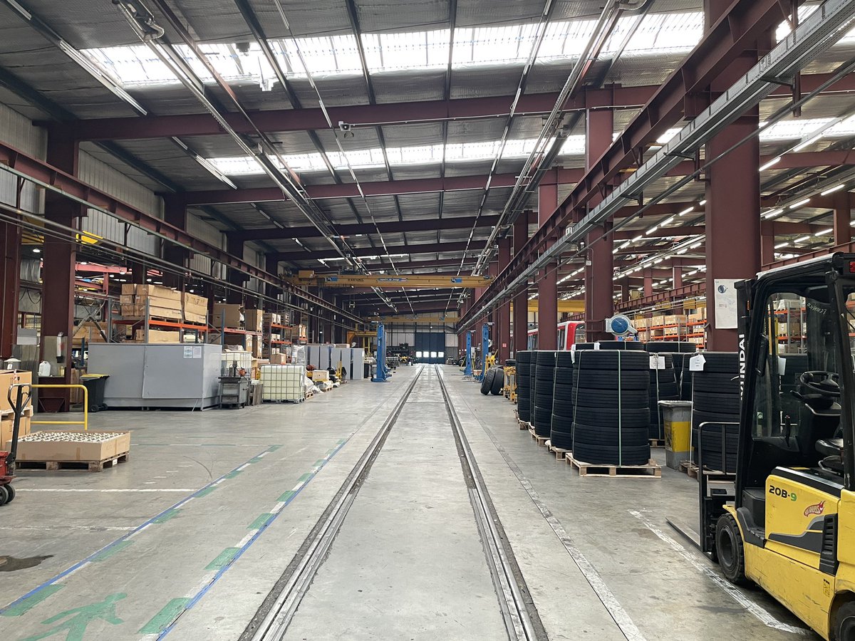 SimonZev's tweet photo. And that was Lyon with @youngrailpro #YRTFrance visiting the TCL Metro Depot with both the existing fleet &amp; the new #Alstom Line B on show (the last of which is soon to be delivered from Valenciennes). Really great to see such a modern depot ⬇️⬇️ https://t.co/LxCh9tBSWO