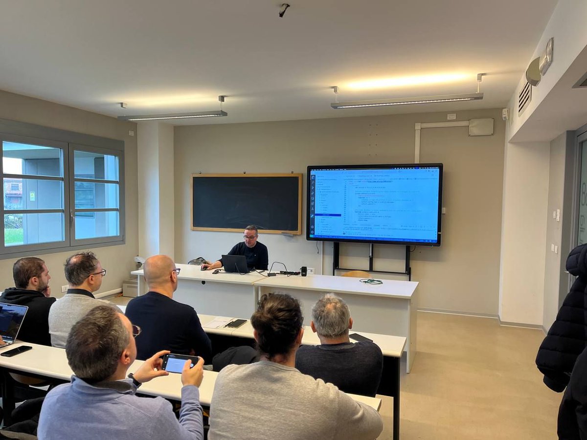 MarcoDalPino's tweet image. Adesso @marcobortolin on stage a #1nn0vaSaturday2025 parla di #MAUI e #HybridControl View #DotNetConf