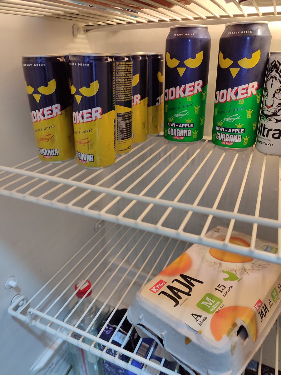 ghostofleskovac's tweet photo. Aj opet nek bude 35 dinara zbog pcelice one ide mnogo tvrdo sve sam popio #maxi #popust #pcelice #guarana https://t.co/wqTGi0ckRa