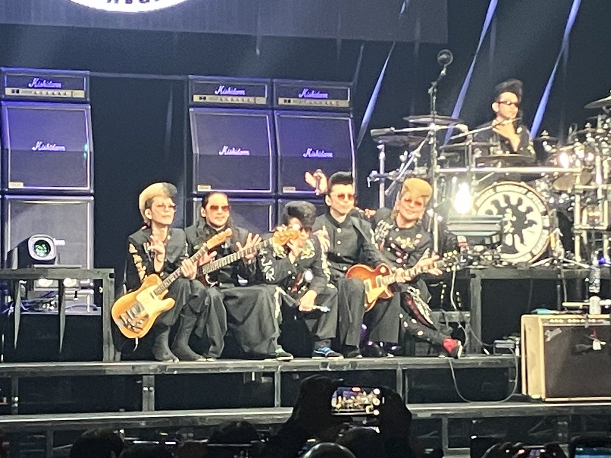 地元に来た氣志團のコンサートに参加。音楽性、演奏力、エンターテイメント性、どれをとっても素晴らかった。こんなライブはそうそう体験でけるもんではない。見れてのかったあ！