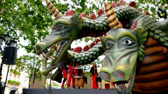 📆 Avui dia gran de les Festes de Sant Vicenç 2025 a Sarrià!

🎉  Pregó itinerant, vermut musical, tabalada, correfoc i més activitats per a tothom!

Consulteu el programa ➡️ s.mtrbio.com/jqpcacprno