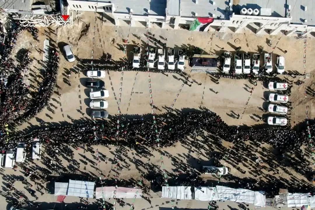 يدعي أنه اقوي جهاز استخبارات في العالم و أنهم مدعومين من جميع كيانات العالم الاكثر قوة و لكن في خلال 15 شهر او ممكن نقول أكثر من 50 سنة و مازالوا مش عارفين الناس اللي في الصورة قدامك بتكون فين في مساحة لا تتعدي ال 110 كيلو ! و بيطلعوا منين ؟ 

العربيات الجديدة فين بتركن ؟ طيب