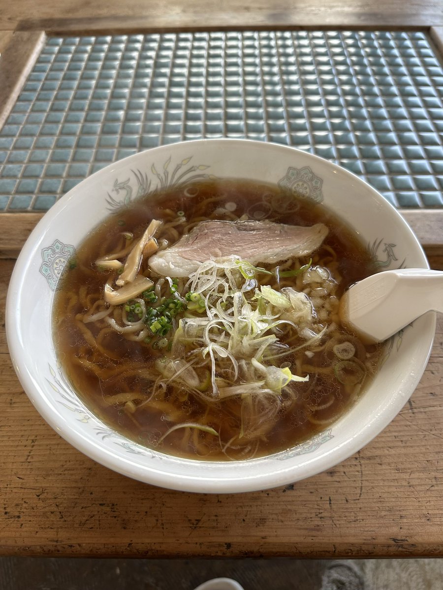 栃木県那須塩原市
中華そば 手打ち　kimama

特製ラーメン（白）

特製ラーメン（黒）

大盛りで美味しく頂きました🍜