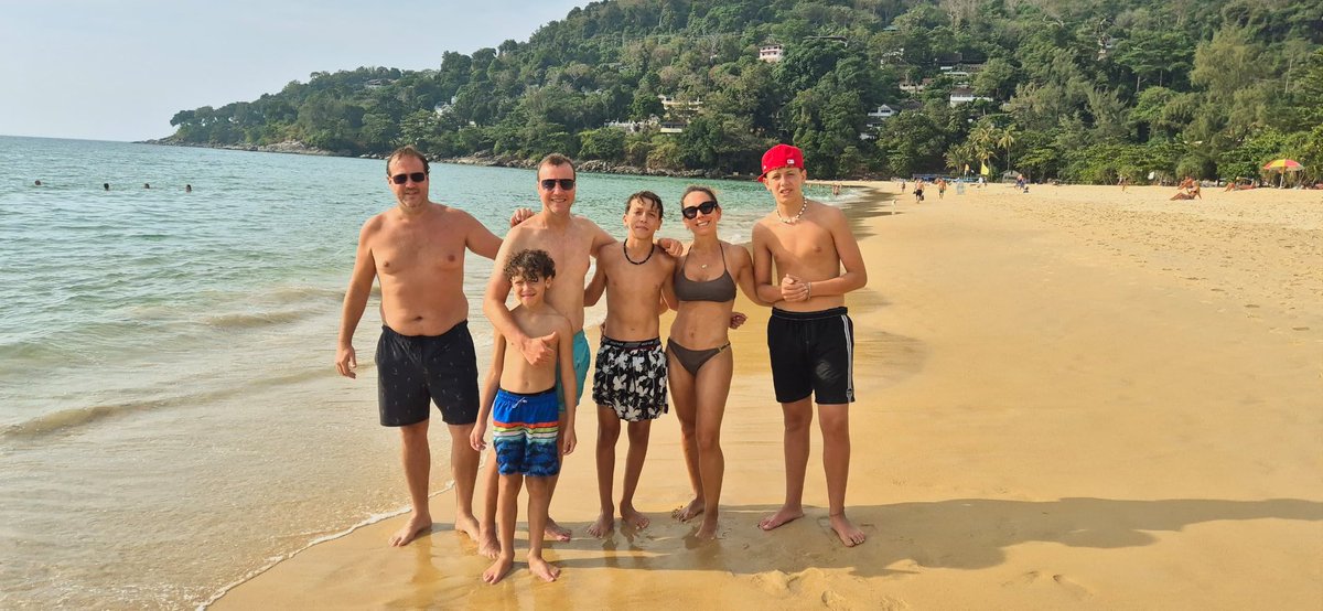 A 20 años de tu partida. Estás presente cada día de mi vida. Hoy tus hijos te recordamos juntos y tus nietos escuchan de vos.