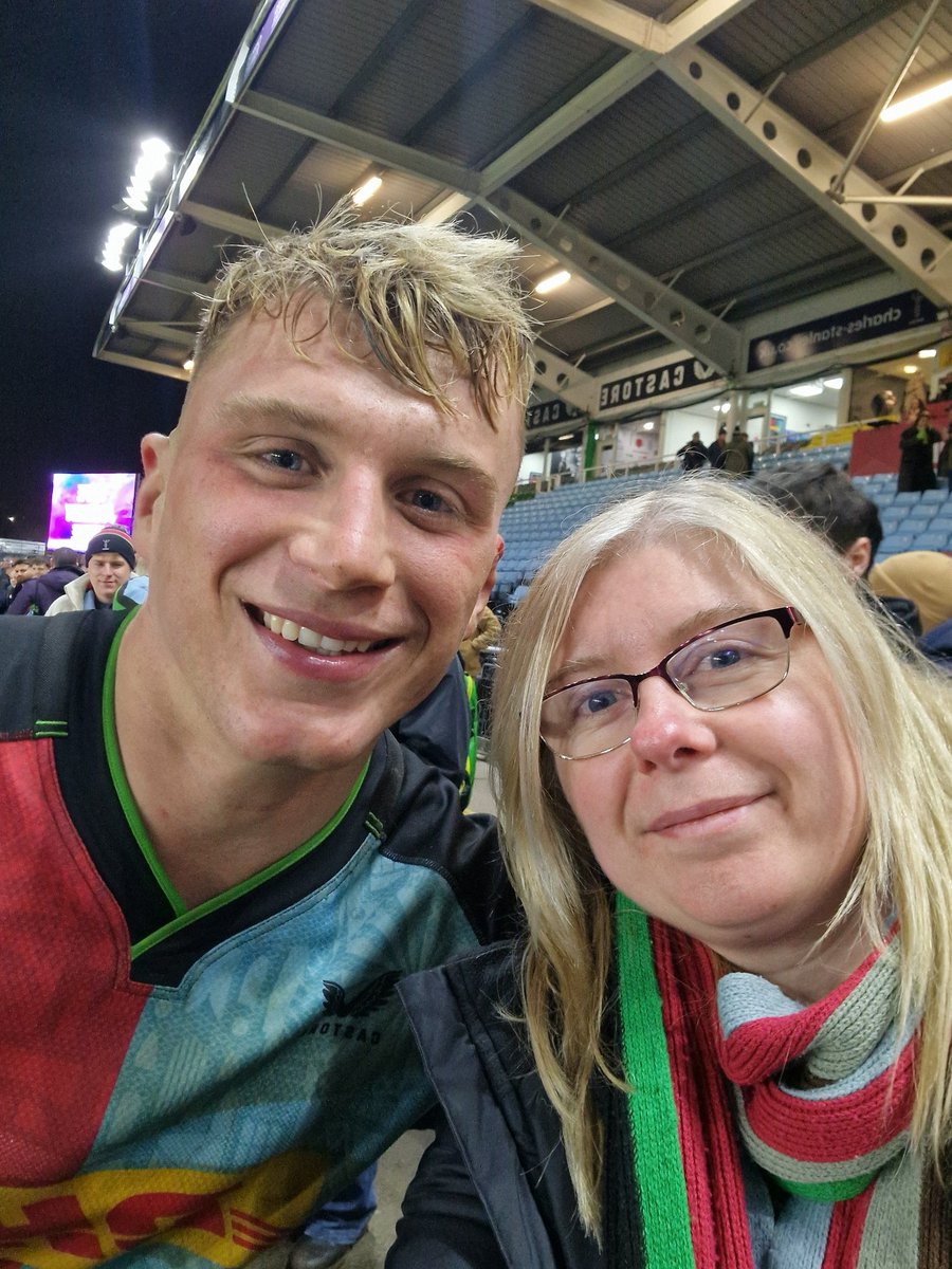 Kikiminx19's tweet photo. Brilliant BP win for @Harlequins, fitting way to end my birthday week!🃏🏉💖 It's rare for me to get to see Quins at home so it felt like a special treat 🥳 Plus I managed to get quite a few player selfies!! 🥰 #COYQ #HARvNOR #harlequins #thestoop #birthdaytreat https://t.co/efFHaqCyD5