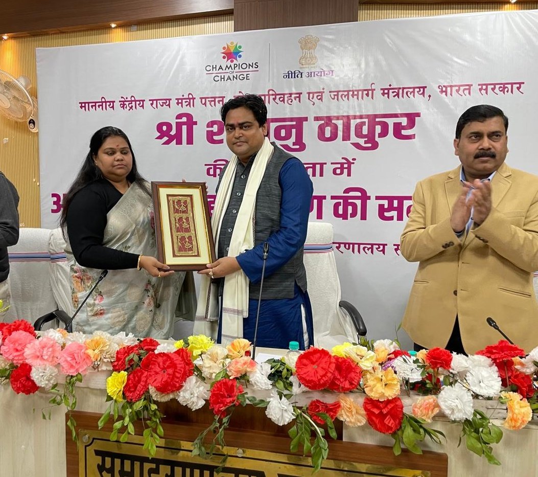 Shantanu_bjp's tweet photo. Took a meeting with @DC_Hazaribag Smt. @nancysahay89 Ji &amp; district officials, to review the progress of implementation of beneficiary schemes of Govt of India.

Also, distributed the certificates to the beneficiaries of schemes, envisioned by Hon'ble PM Shri @narendramodi.

1/3 https://t.co/fKzbWJSiW6