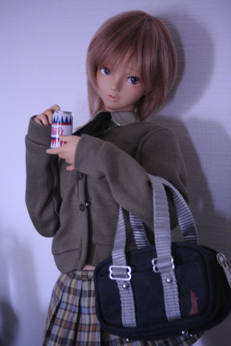 xxxxofthedead's tweet photo. ガチャでドル撮シリーズ。
JK錬成のアーティファクト「スクバ」がガチャで入手できてしまい、気が逸ってピンボケだわ衣装ズレて腹チラしてるわgdgdが過ぎるので後でゆっくり撮り直そ。 https://t.co/EjXegtaaUf