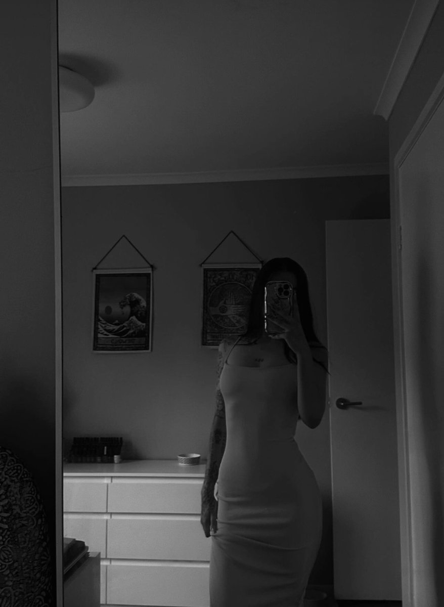 Slaurawills's tweet photo. My favourite dress 💋 https://t.co/cHEjBV8e5Y