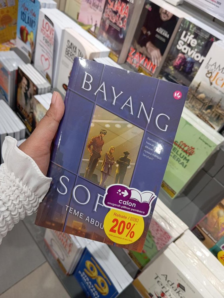 itswanufa_'s tweet photo. Found this dekat popular hari ni. His book masih berada di top 1 💯👏 @itsteme #bayangsofea https://t.co/Vc7SRT1ItJ