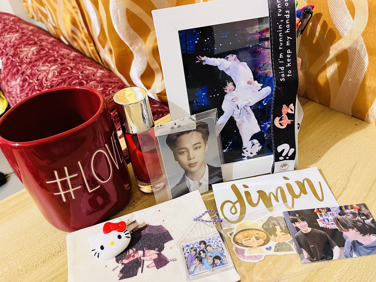 miniemj29's tweet photo. To my perfect friends @chimky9597 @jjkpjm1358 thank you sa mga gifts nyo. Kilig na kilig talaga ako lalo na dun sa pangmalakasang mug ni ate @Rjane0316. Di na talaga ako makakatulog dyan. 🤣❤️ Yung ibibigay ko sa inyo, sa March 9 na lang lahat. 😂 Love you girls! 🥰 https://t.co/ImSMFec9F6
