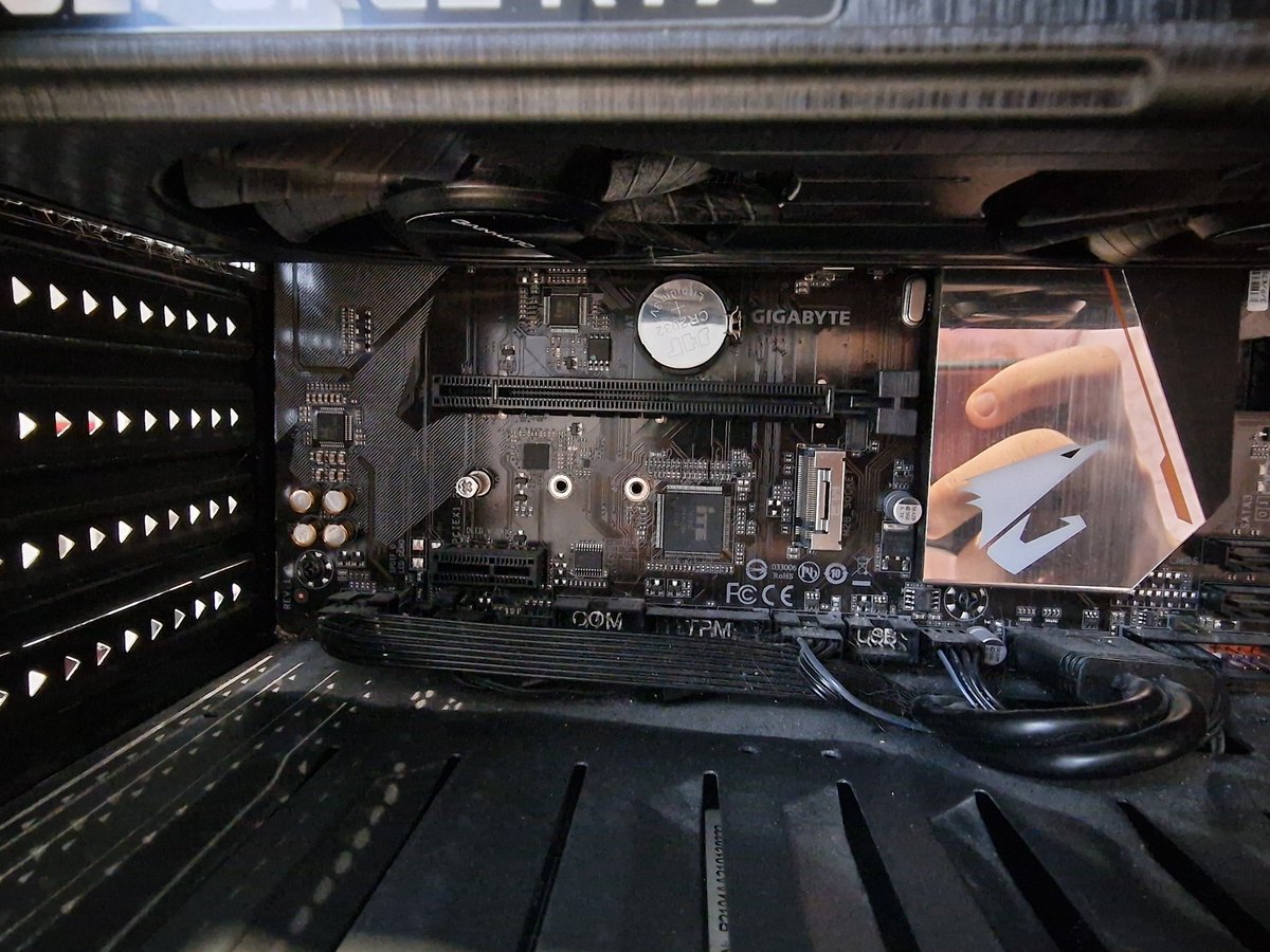 clemvan62's tweet photo. @LDLC_Help @LDLC Je compte acheter le SSD que vous m'avez proposé.  C'est pour mettre mes jeux dessus afin de diminuer le temps de chargement etc.

Je vois sur divers vidéos d'installation des dissipateur thermique. Or à l'emplacement disponible sur ma carte, il n'y a pas de dissipateur https://t.co/tycqvvrmXy