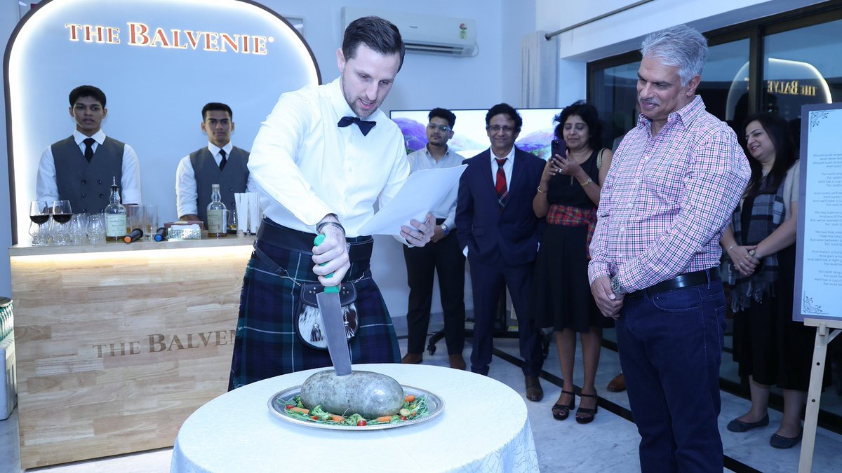 Keeping with this year’s theme of ‘Celebrating Scotland’s unique community spirit to make good things happen,’ <a href="/HMTCSouthAsia/">Harjinder Kang, HM Trade Commissioner (South Asia)</a> hosted #BurnsNight in #Mumbai with <a href="/ScotDevInt/">Scottish Development International</a>, bringing together 🇮🇳🏴󠁧󠁢󠁳󠁣󠁴󠁿 businesses, Scottish universities and alumni, and #GlobalScots.