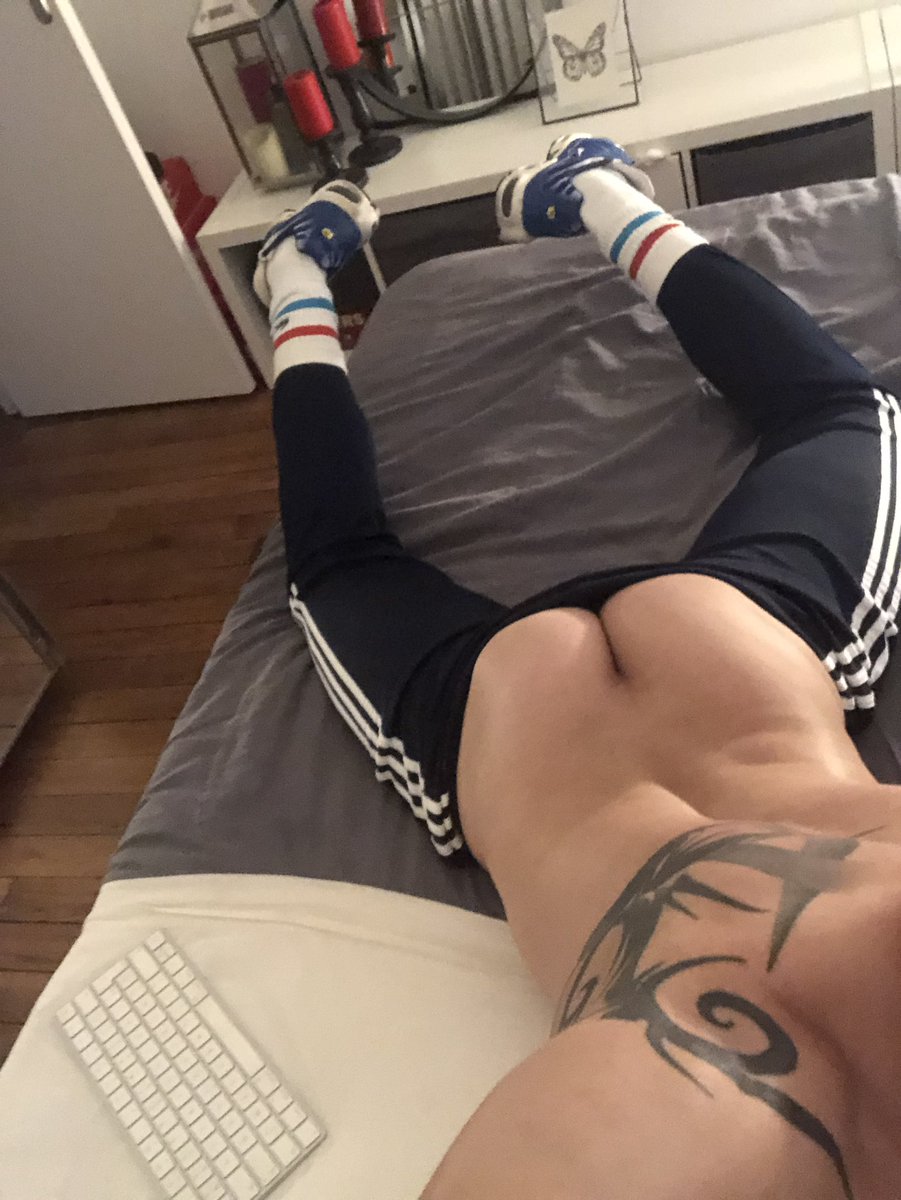 Mood of the day ! 🔥🔥🔥 #moodoftheday #tn #cho7 #survet #adidas #gaykiffeur #kiffeur #bottom #fuck #