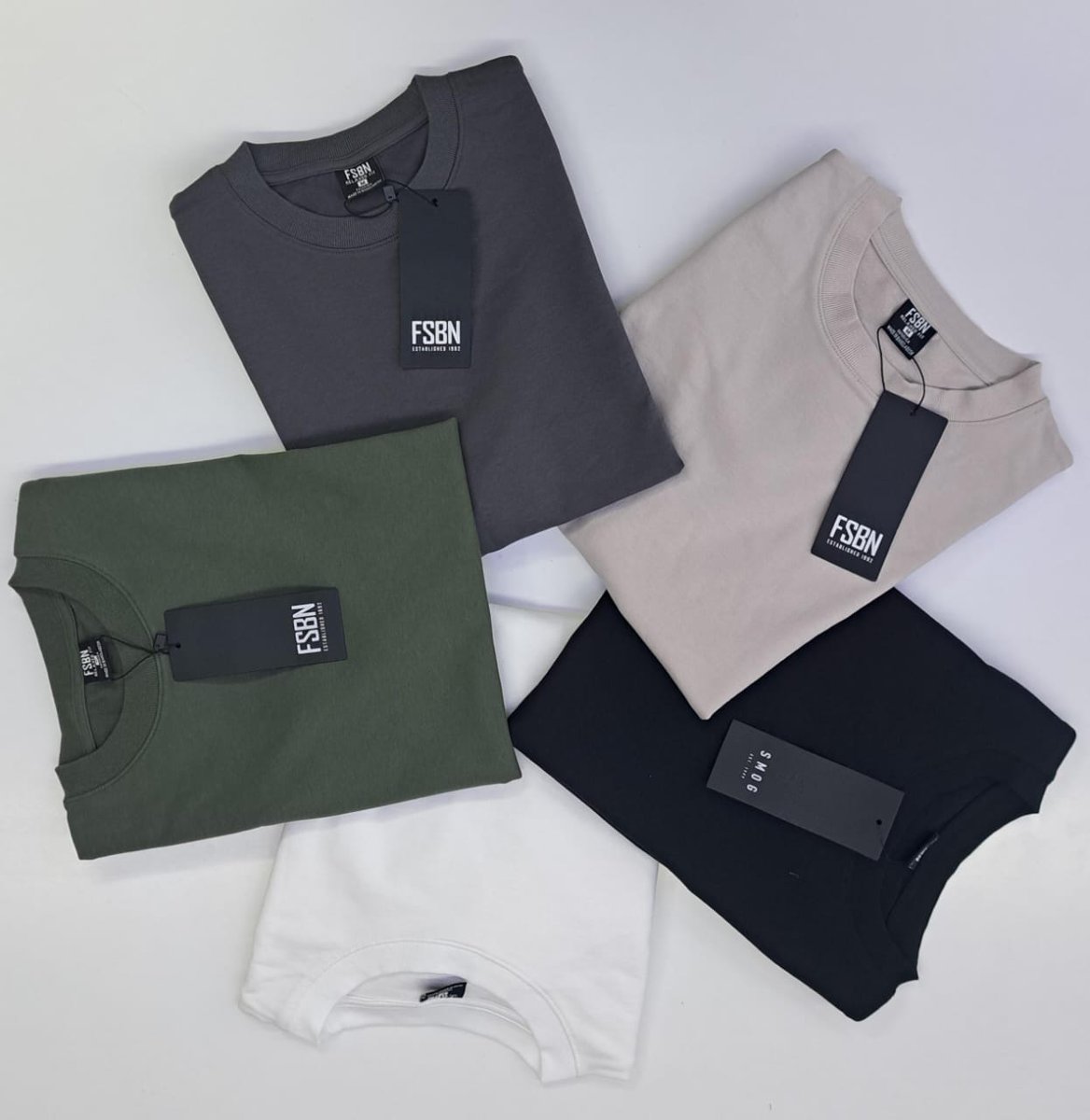 zim_active's tweet photo. Top Quality FSBN Plain tees-$15
Upto XXL
#zimactiveapparel #mencave #letusdressyou #Trending #bulawayo #zimbabwe https://t.co/fmEdcV4ud0