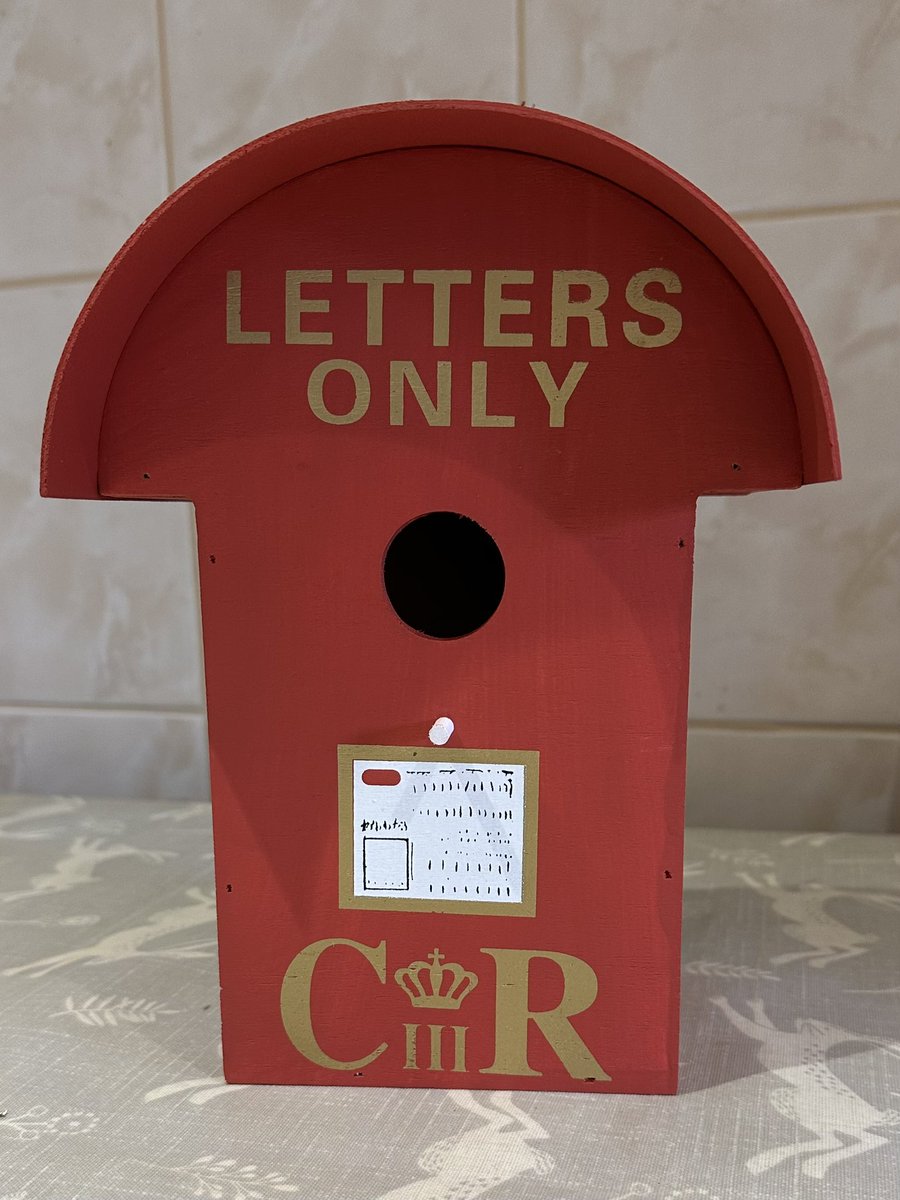 Since discovering <a href="/letterappsoc/">Handwritten Letter</a> (The Handwritten Letter Appreciation Society) I am on the look out! Yesterday I found this cute bird box for the garden in my local homeware store📮