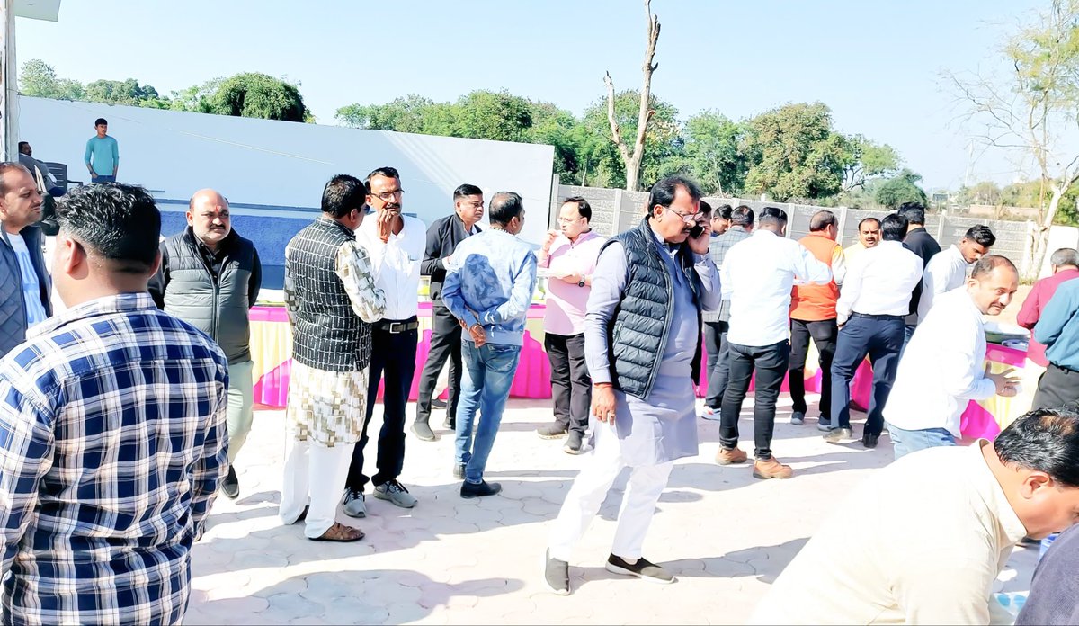 MLARajeshShukla's tweet image. मैं भगवान जटाशंकर जी एवं बागेश्वर बालाजी से नवीन प्रतिष्ठान की सफलता के लिए प्रार्थना करता हूं।

#RajeshShukla 
2/2