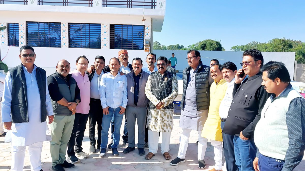 MLARajeshShukla's tweet image. मैं भगवान जटाशंकर जी एवं बागेश्वर बालाजी से नवीन प्रतिष्ठान की सफलता के लिए प्रार्थना करता हूं।

#RajeshShukla 
2/2