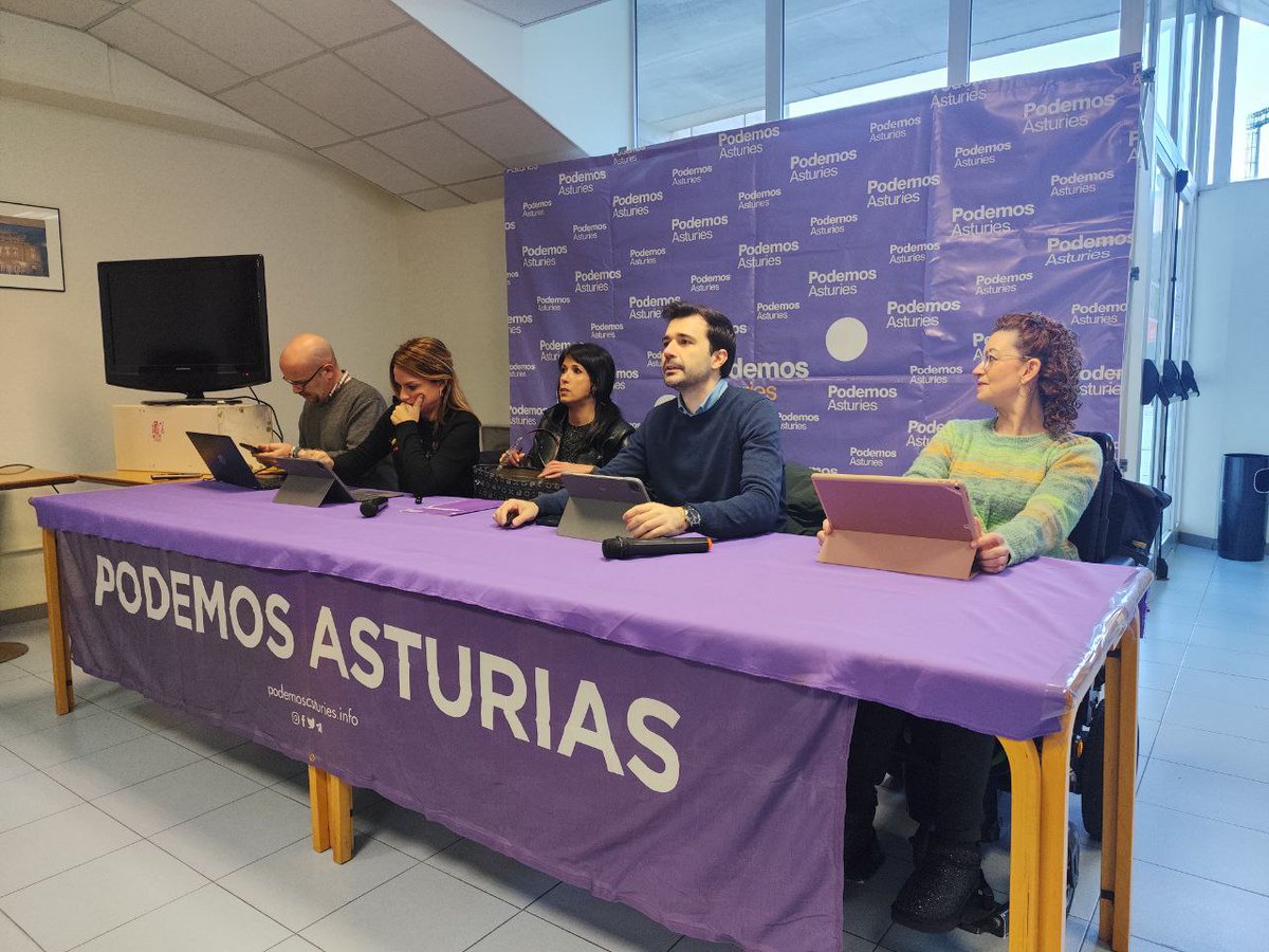 PodemosAsturies's tweet photo. Rompiendo barreras, tendiendo puentes en Oviedo, acompañadas de nuestras diputadas @MartinaVelardeG , @noepmp y @J_Sanchez_Serna .
#DiversidadFuncional https://t.co/Qi61mJFZVj