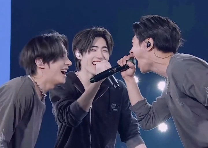 onyourjakey's tweet photo. I LOVE THEM, I LOVE JASUKE!! 😭🤍 https://t.co/OPd23lSZrJ