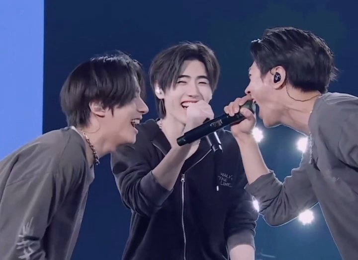 onyourjakey's tweet photo. I LOVE THEM, I LOVE JASUKE!! 😭🤍 https://t.co/OPd23lSZrJ