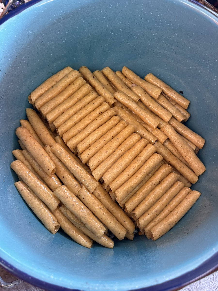 Betiko84_'s tweet photo. Unos taquitos al vapor para el almuerzo 
Con salsa verde 
O roja ? https://t.co/0OAVtx9xsg