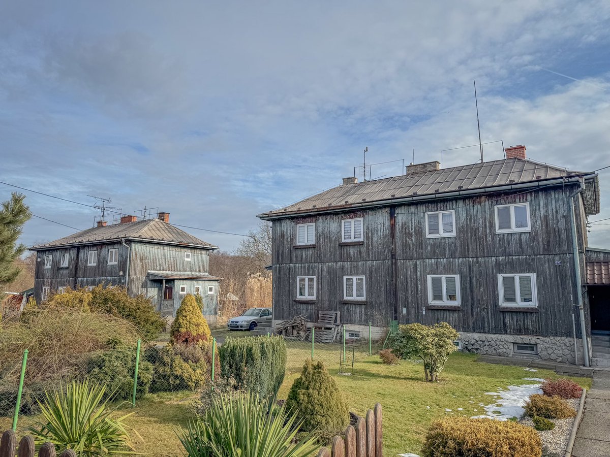 Původní hornické domky v Orlové.
Moc pěkné! ☺️

Jen škoda, že je často majitelé necitlivě upravují. Tak je otázka, jak dlouho vydrží.