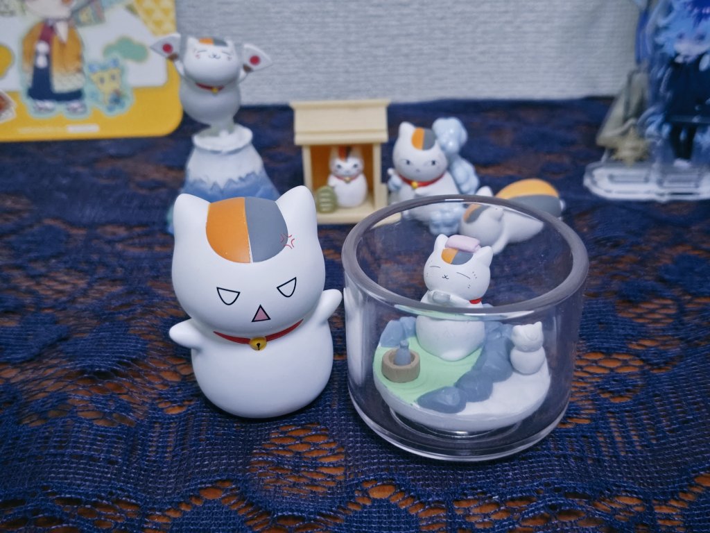 x0____0m's tweet photo. 2つ並んでたらどっちのガチャも回しちゃうよね
激おこ先生かわいい https://t.co/HKYUzk0RXZ