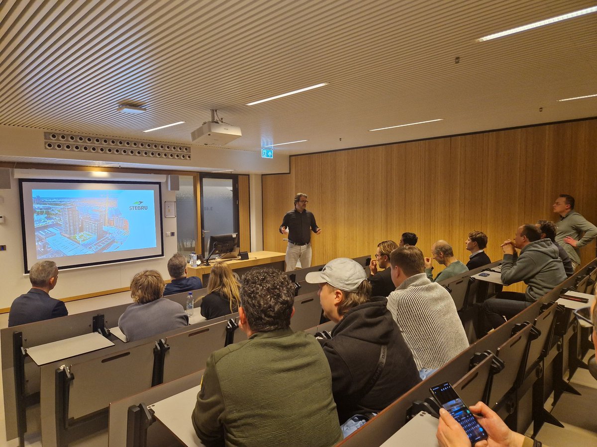 Jongerendh's tweet photo. Thema-avond: Jongeren &amp; Wonen 🏡

Gisteravond organiseerde wij een inspirerende thema-avond over de wooncrisis, speciaal gericht op jongeren.

Raadslid @ArjenDubbelaar ging samen met gastsprekers van Steadion en Stebru in gesprek met de aanwezigen. 

Dank aan alle aanwezigen! https://t.co/laTuviH7GF