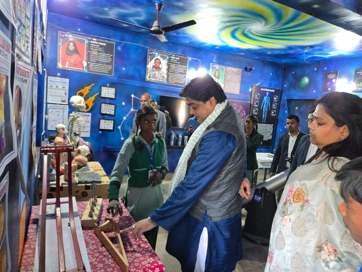 Shantanu_bjp's tweet photo. Also visited the Atal Tinkering Lab &amp; Astronomy Lab of District CM School of Excellence in Hazaribagh, Jharkhand.

The Atal Tinkering Labs (ATL) is a sub-mission under the Atal Innovation Mission of the Government of India, nurturing innovative minds of students in school.

2/2 https://t.co/tfs4Y2agcJ
