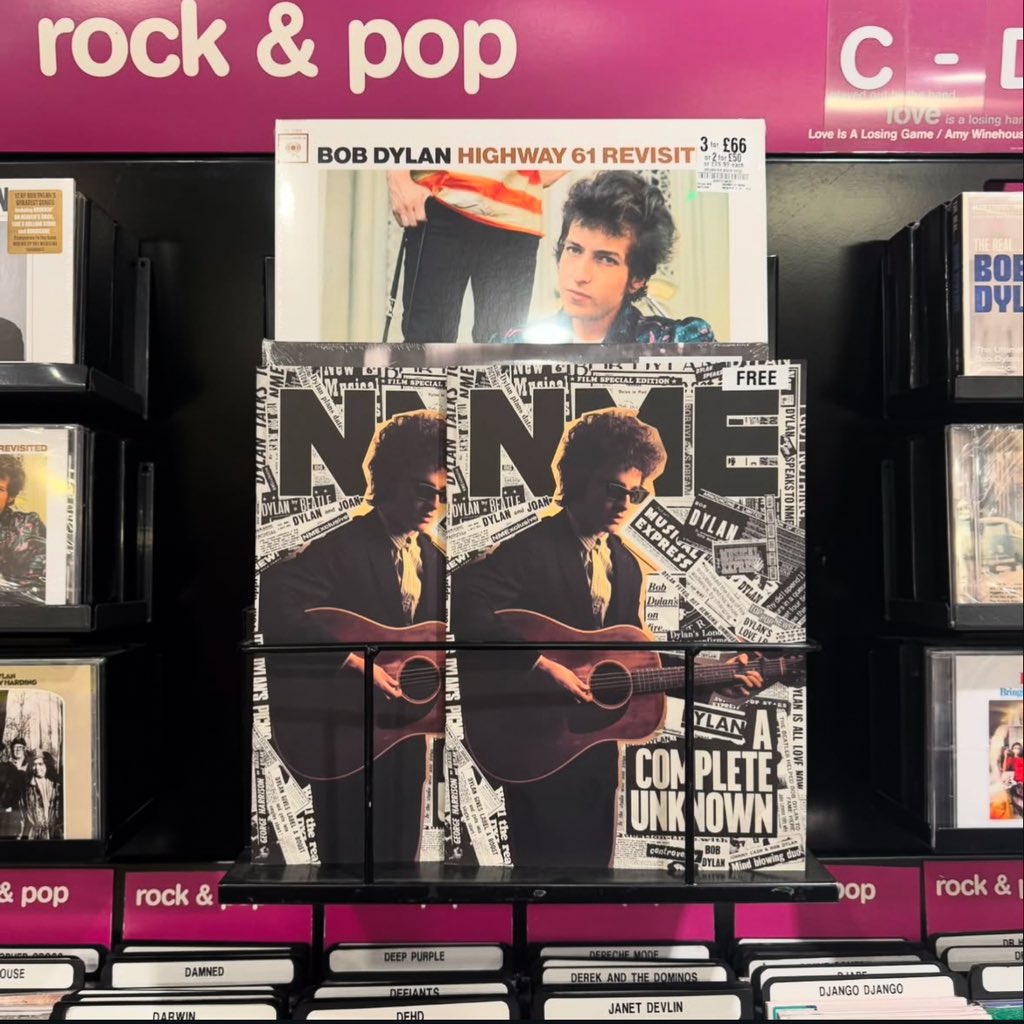 hmvMaidstone's tweet photo. 🎸  𝗔 𝗖𝗢𝗠𝗣𝗟𝗘𝗧𝗘 𝗨𝗡𝗞𝗡𝗢𝗪𝗡   🎸 

The original motion picture soundtrack on Columbia red coloured vinyl is OUT NOW! 

Don’t forget to pick up a FREE copy of this months film special NME! Whilst stocks last! 🏃🏻

#hmv #bobdylan #acompleteunknown #vinyl #music #trending https://t.co/RDESDzlgMC