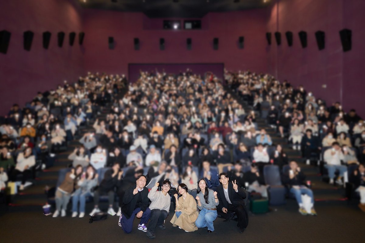 movie_n_NEW's tweet photo. 설 연휴 잘 보내는 법 아르켜줄게 ᡣ • . • 𐭩 ♡
바로 #검은수녀들 과 함께하기🖤

검수즈 무대인사 현장
극장에서 만나요 👍🏻 프로필 링크에서 예매! / https://t.co/phdfoo8Xz5

#송혜교 #전여빈 #이진욱 #문우진 #신재휘 #절찬상영중 https://t.co/liQX1S6eHF