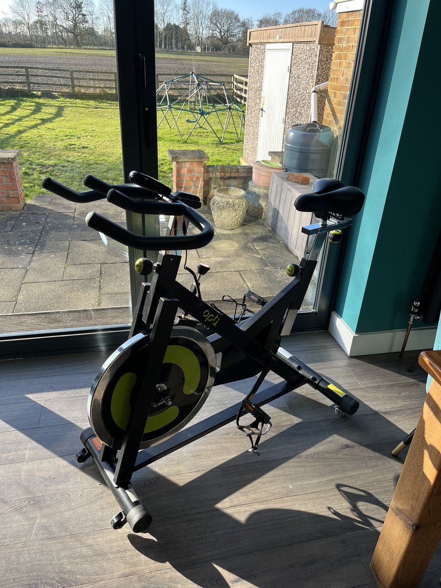 Indigo_Greens's tweet photo. Just did 10 minutes on the bike between viewings 😂💪🏼💚 https://t.co/UZjBSqTRaW