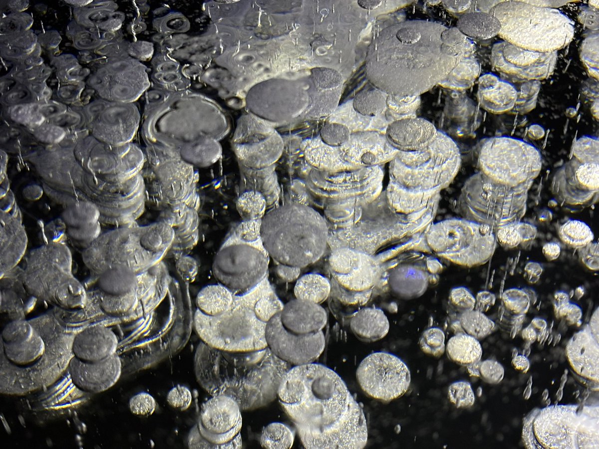 shimshim0's tweet image. 夜中の宇宙🚀
#タウシュベツ
#icebubble
#nightbubble