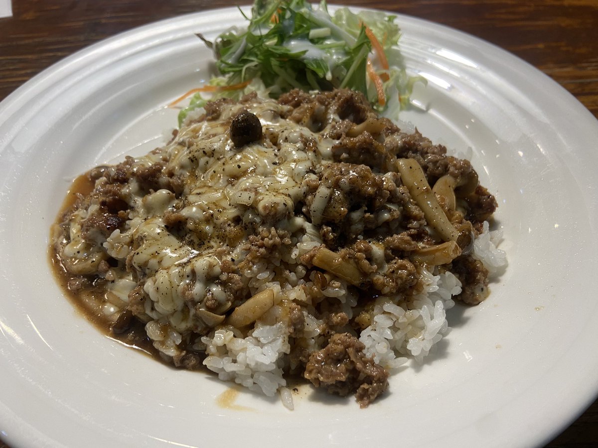 今年初バーボン
行くと必ず注文するのが「チキンバーボン焼き」
今日は「オリジナルライス」も注文しました。
めっちゃ美味かったー
⁡
#バーボン
#上町