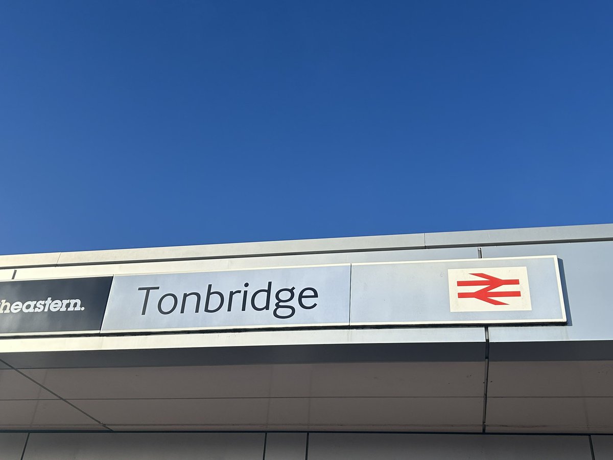 Warren Carter tweet media