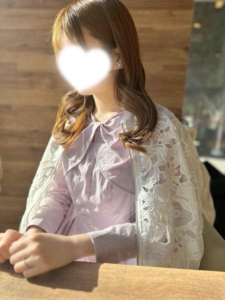 shiocosme's tweet photo. #PR #Frene #フラーネ
早起きして夫とカフェへ🥞🫖𓂃 𓈒𓏸
Freneのレースブルゾンを羽織って
春っぽコーディネート🌸
無地のワンピースも華やかな印象に🥰
(イヤリングが⛄️❄️で季節感ちぐはぐになったけど許して🥹) https://t.co/RpnjLjvmin