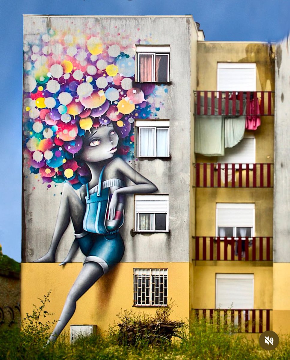 A classic mural by Vinie Graffiti in Lisbon, Portugal.
#StreetArt #viniegraffiti #Portugal