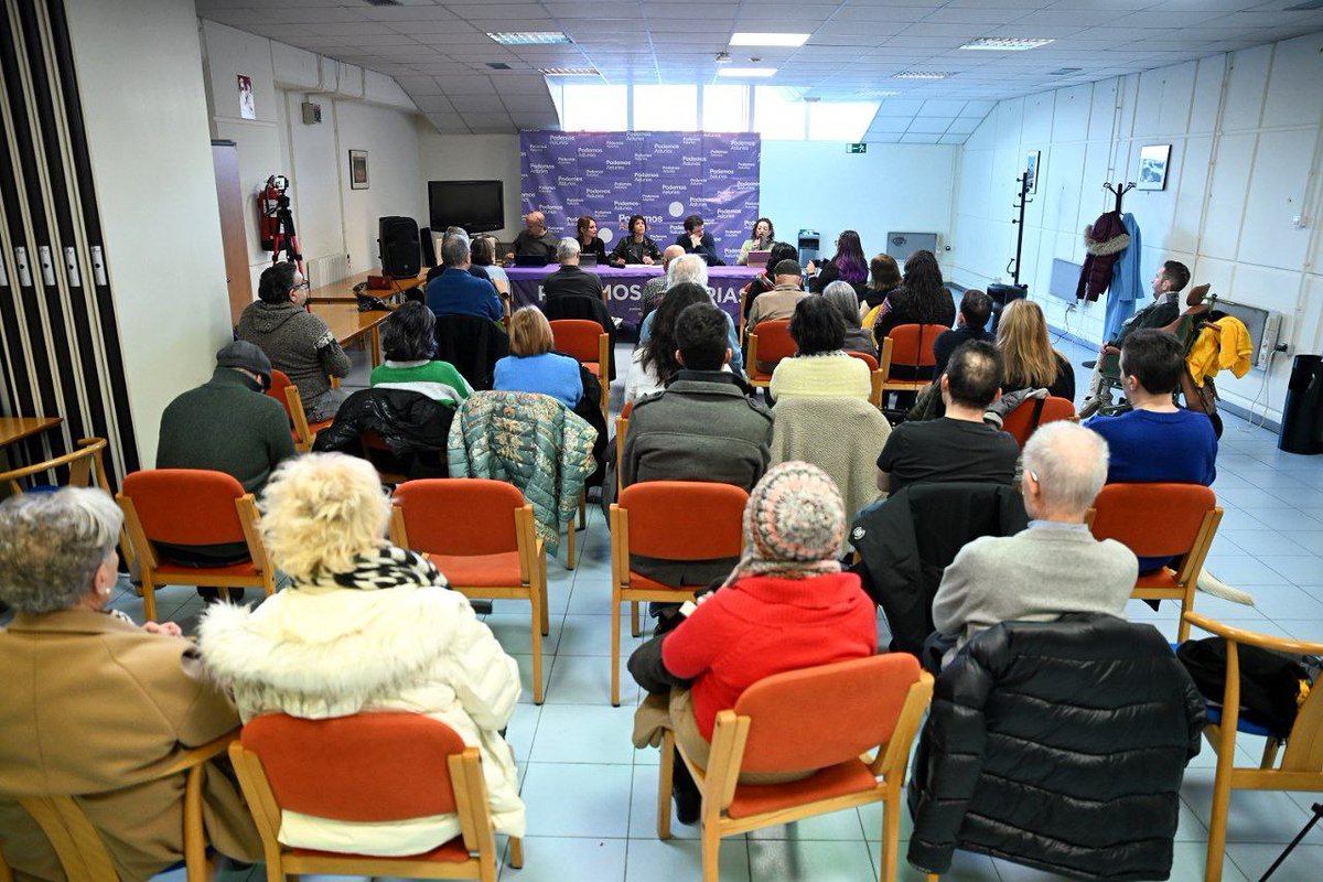 PODEMOS's tweet photo. Hoy @J_Sanchez_Serna , @noepmp  y @MartinaVelardeG han acudido junto las compañeras Lluisa Nogueira y Rubén Alonso a las II Jornadas de Diversidad Funcional 'Rompiendo barreras, tendiendo puentes', en Asturies.