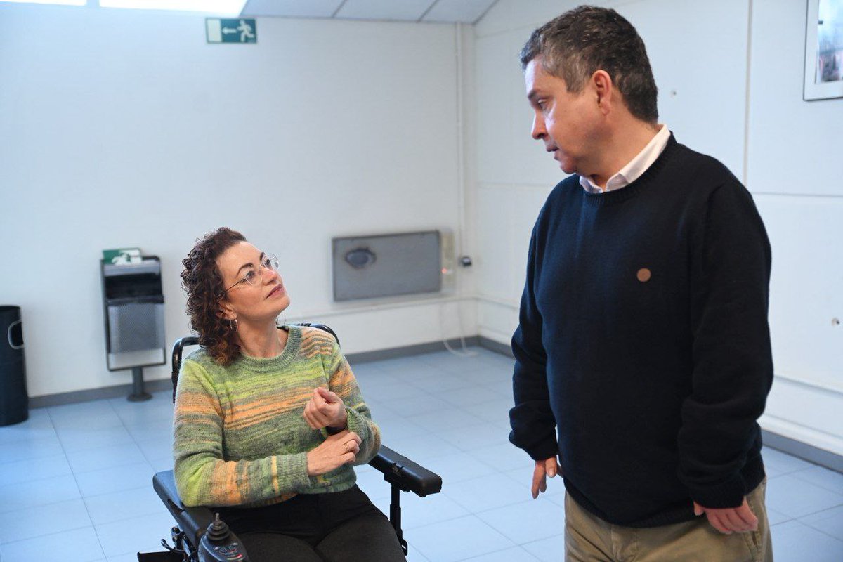 PODEMOS's tweet photo. Hoy @J_Sanchez_Serna , @noepmp  y @MartinaVelardeG han acudido junto las compañeras Lluisa Nogueira y Rubén Alonso a las II Jornadas de Diversidad Funcional 'Rompiendo barreras, tendiendo puentes', en Asturies.